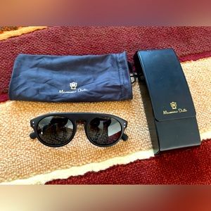 Massing Dutti Men’s sunglasses. Never used with travel bag and leather box.